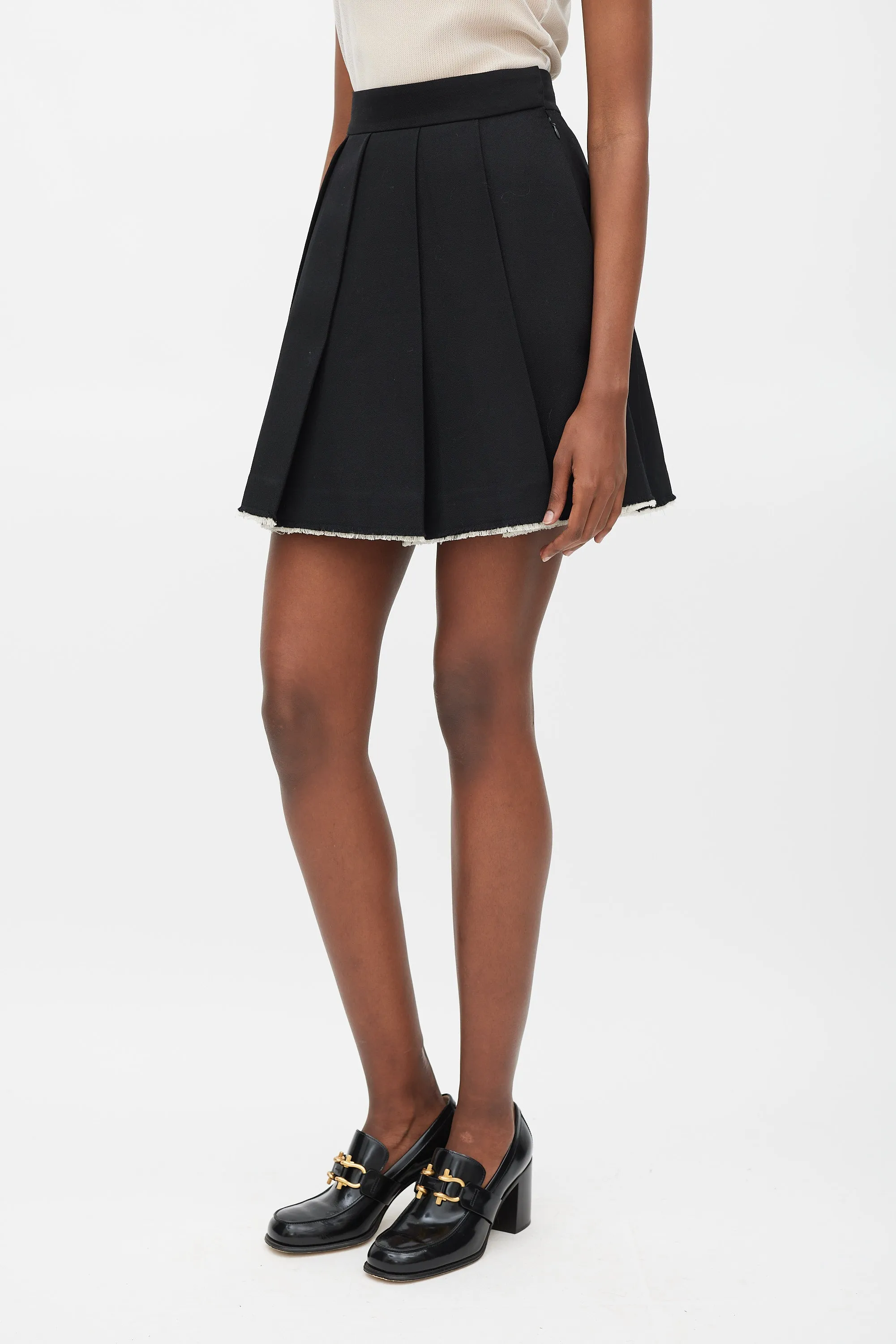 Black Raw Hem Pleated Skirt