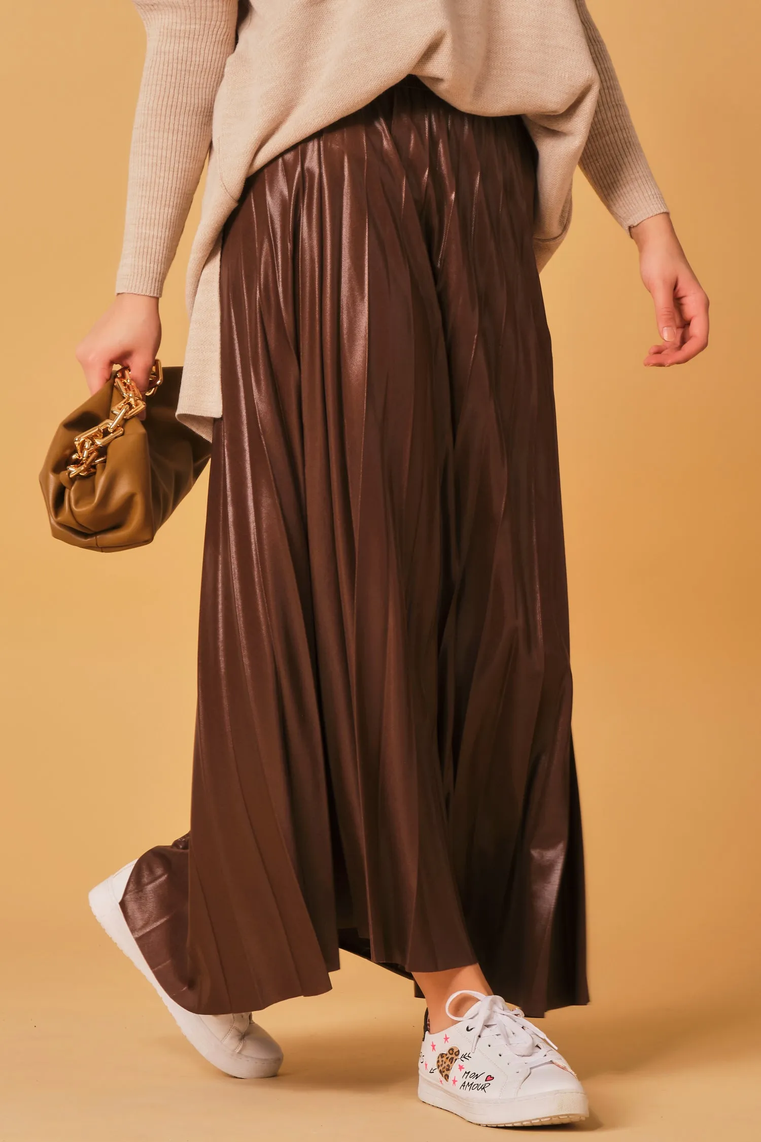 Brown pleated skirt