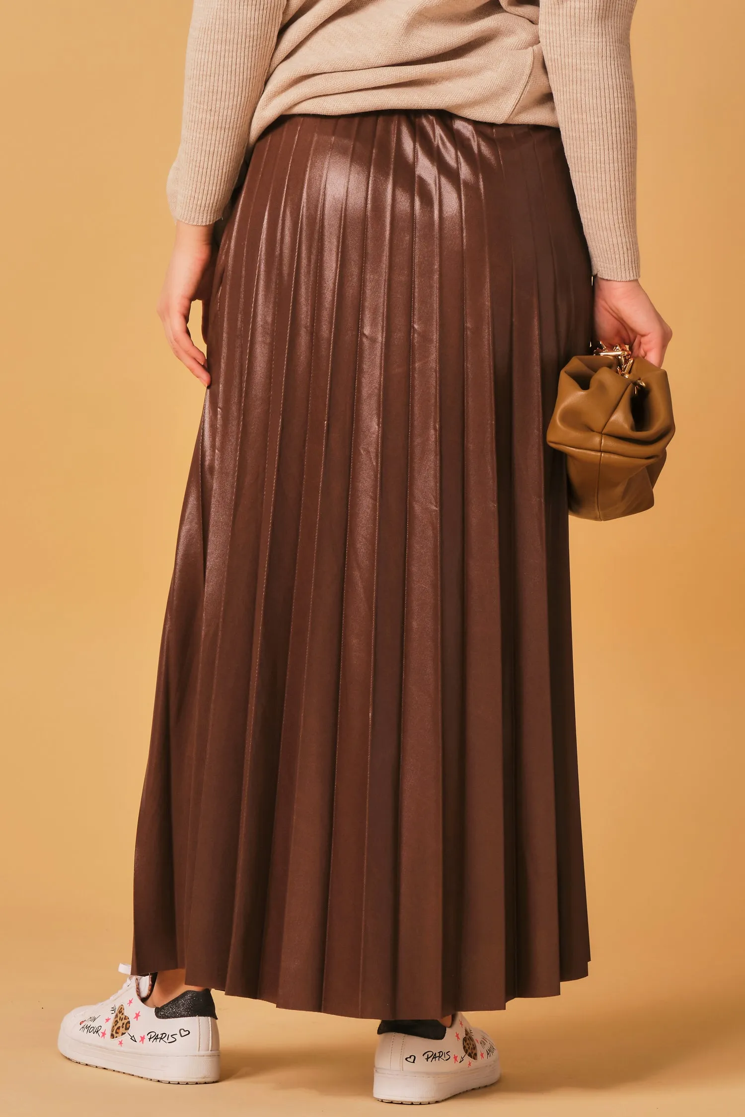 Brown pleated skirt