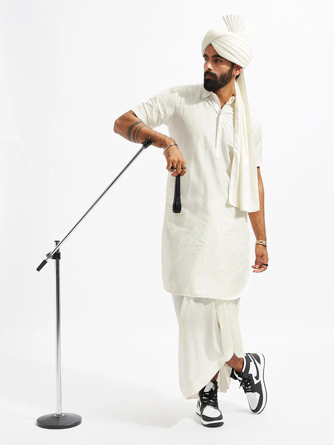 Jashvi Men's White Viscose Kurta Lungi And Safa set