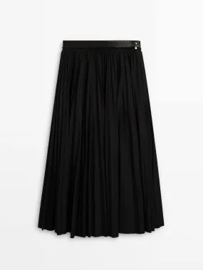 Pleated skirt with leather detail