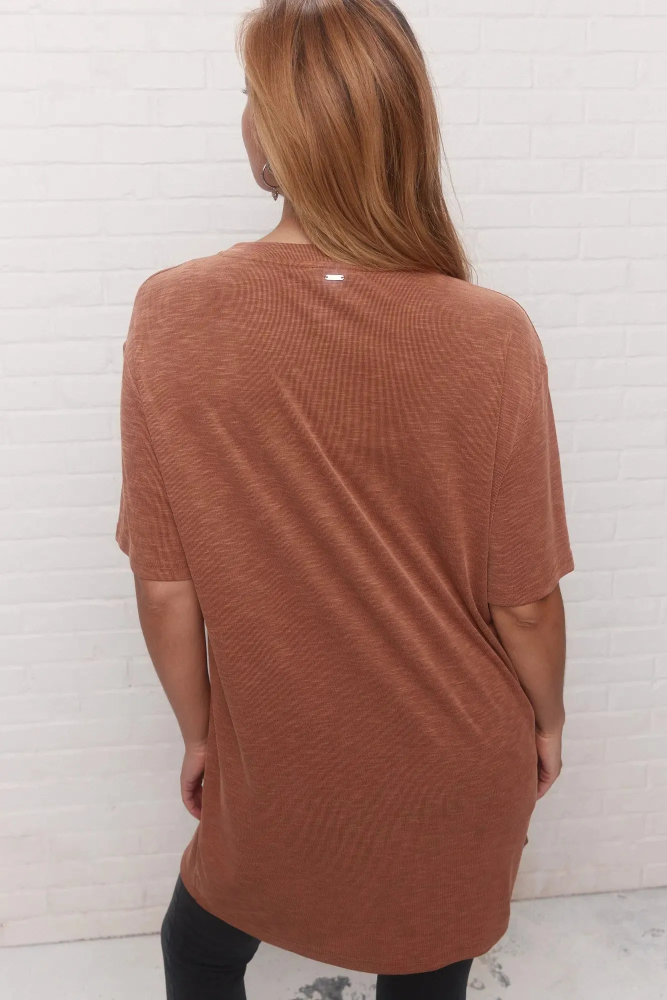 T-shirt long asymétrique tan texturé | Ariston