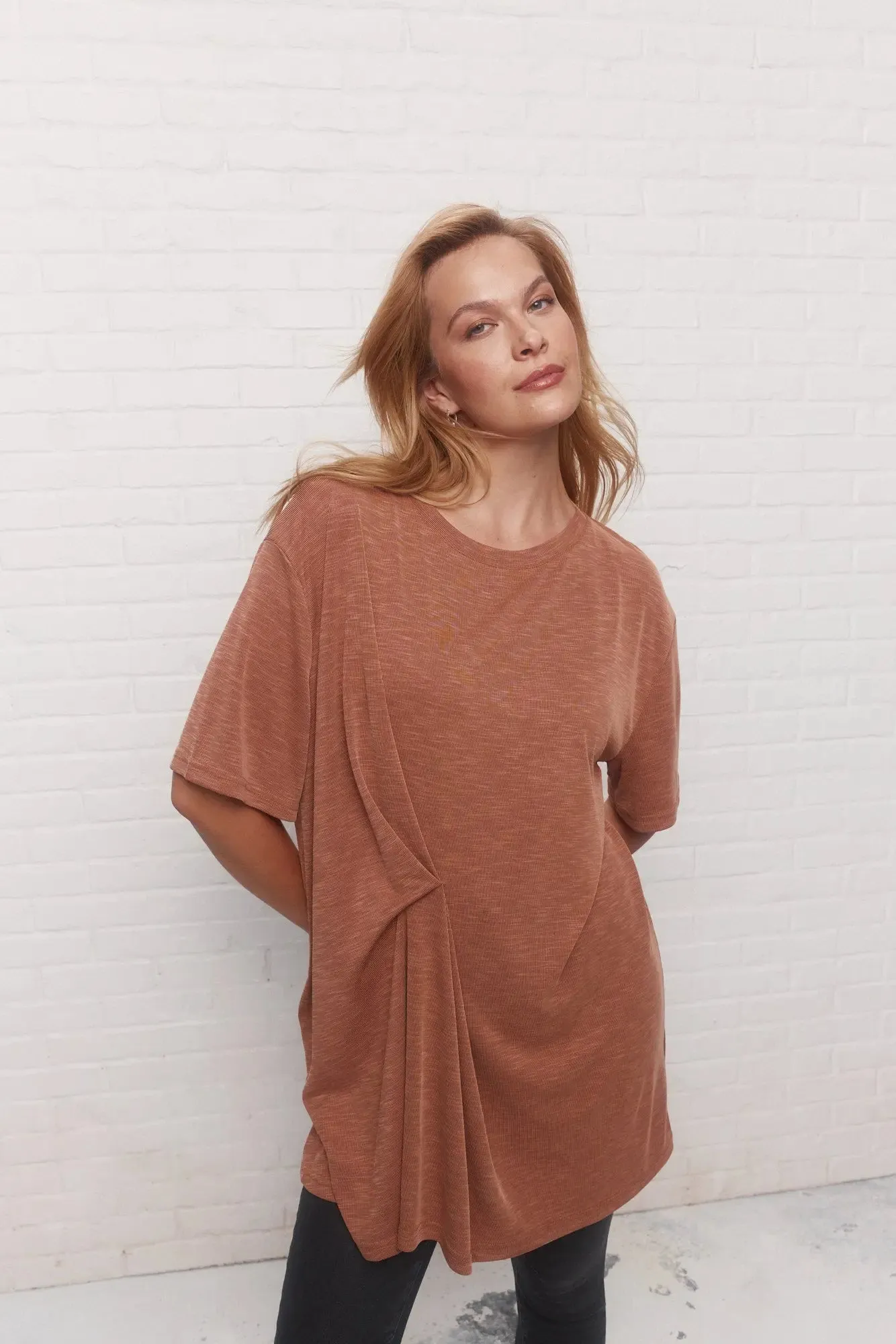 T-shirt long asymétrique tan texturé | Ariston