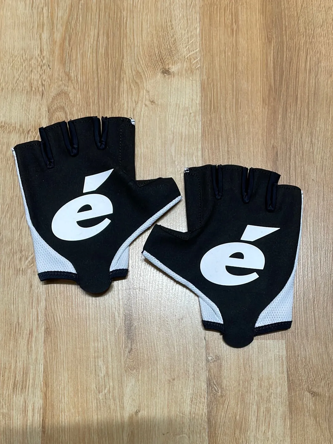 Team Jumbo Visma AGU Premium Summer Gloves White